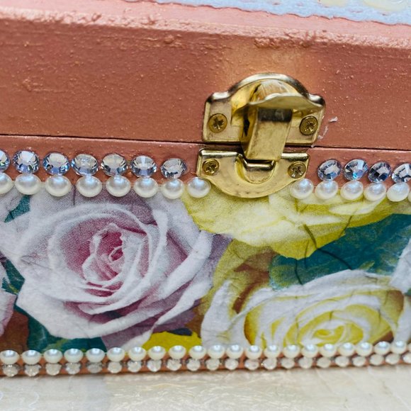 Decoupage multipurpose decorative wooden box - Picture 6 of 7